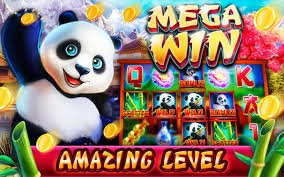 Dealer live macau4d membagikan kartu Baccarat dengan gerakan profesional dan transparan
